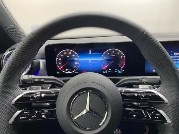 Mercedes-Benz A 250 4M Special Edition AMG LED AHK Night PTS