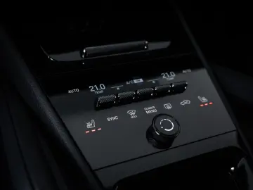 PORSCHE Cayenne E-Hybrid  PANO LUFT BOSE ACC 18-WEGE 21