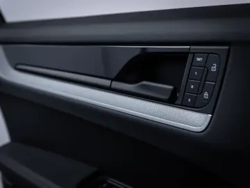 PORSCHE Cayenne E-Hybrid  PANO LUFT BOSE ACC 18-WEGE 21