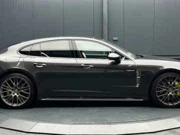 Porsche Panamera 4 E-Hybrid Platinum Edition CARBON