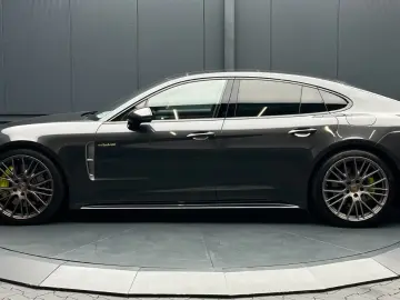 Porsche Panamera 4 E-Hybrid Platinum Edition CARBON