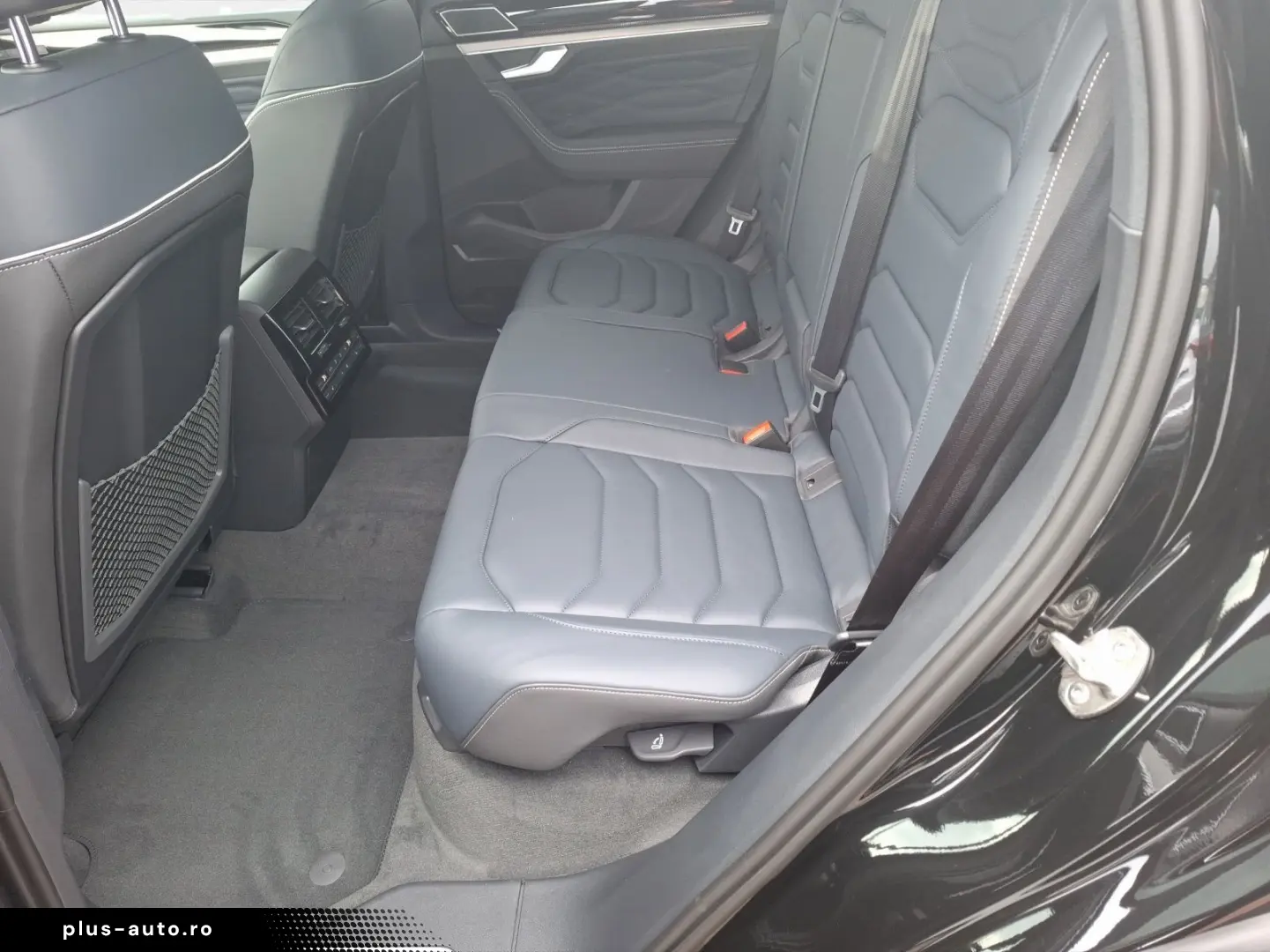 VW Touareg R-Line 3 0 l V6 286 PS   HUD   DYNAUDIO