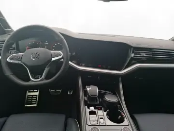 VW Touareg R-Line 3 0 l V6 286 PS   HUD   DYNAUDIO