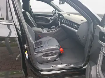 VW Touareg R-Line 3 0 l V6 286 PS   HUD   DYNAUDIO