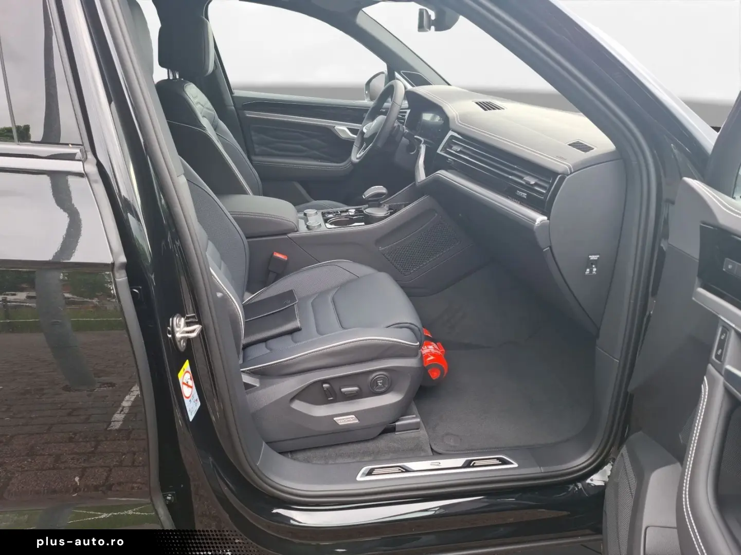 VW Touareg R-Line 3 0 l V6 286 PS   HUD   DYNAUDIO