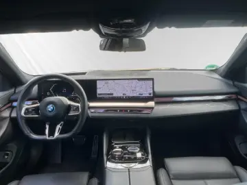 BMW 550e xDrive Inkl. € 1.190 Zubehörbonus M Sport A