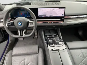 BMW 550e xDrive Limousine    M-Sport PRO Pano B&W Ko