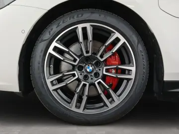 BMW 550e xDrive Lim. M Sport Pro Komf-Sitze B&W Pano