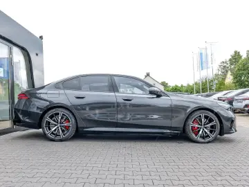 BMW 550e xDrive M Sport HUD PANO ACC AHK 360 KAM LM