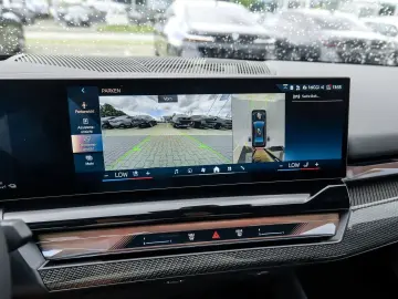 BMW 550e xDrive M Sport HUD PANO ACC AHK 360 KAM LM