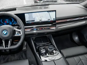 BMW 550e xDrive M Sport HUD PANO ACC AHK 360 KAM LM