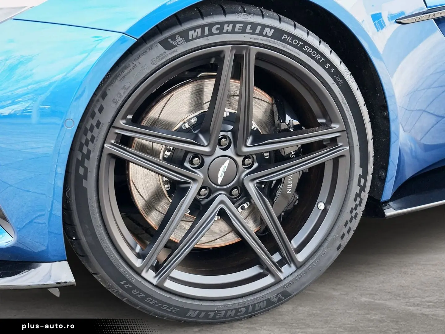 ASTON MARTIN Vantage Plasma Blue   Onyx Black