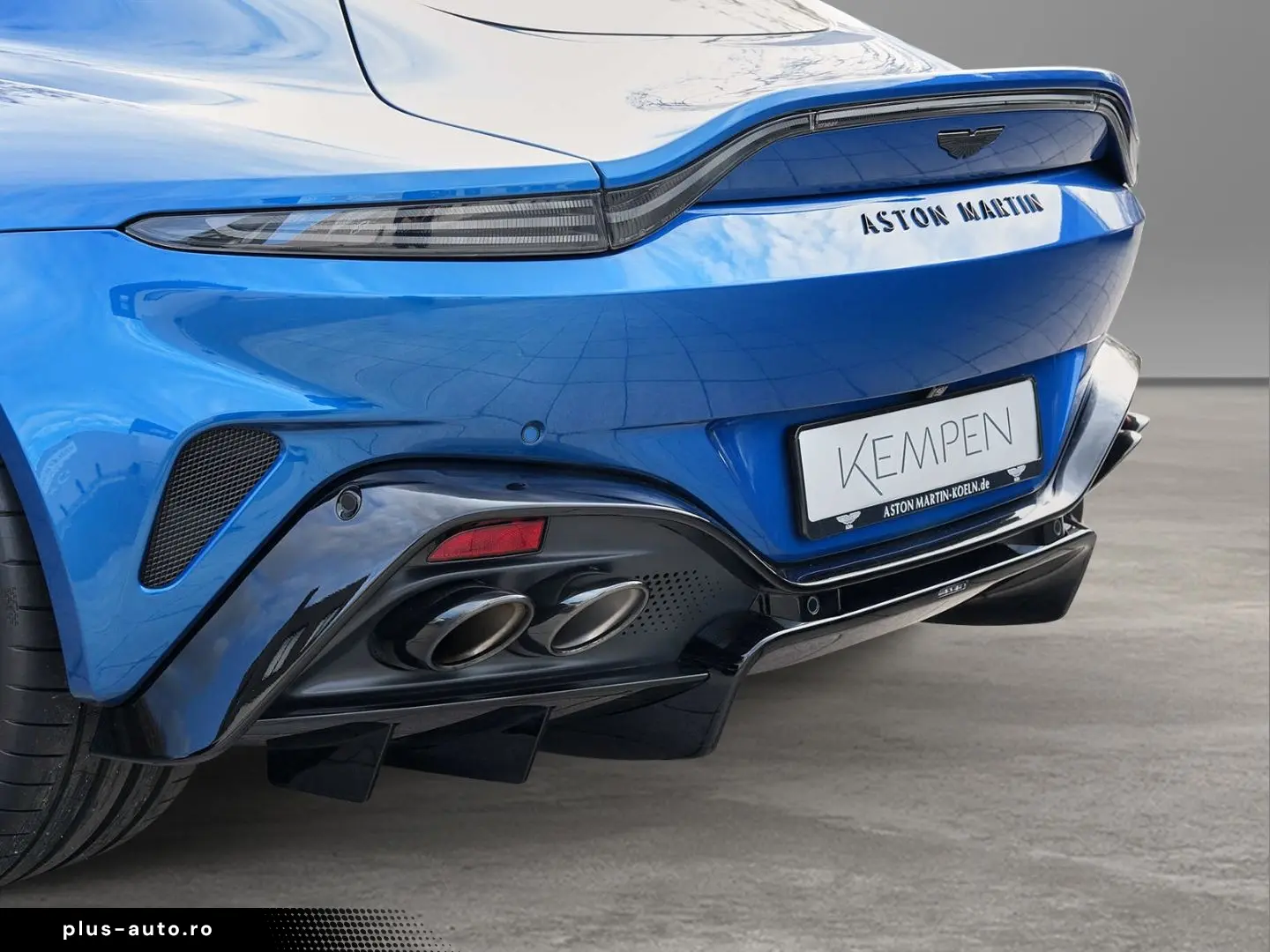 ASTON MARTIN Vantage Plasma Blue   Onyx Black