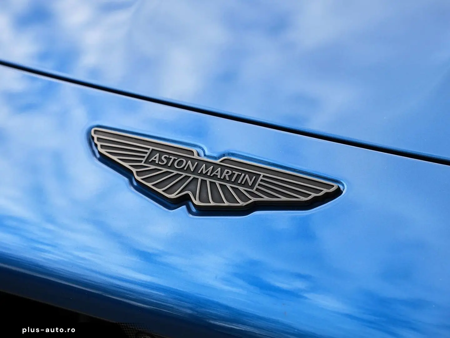 ASTON MARTIN Vantage Plasma Blue   Onyx Black