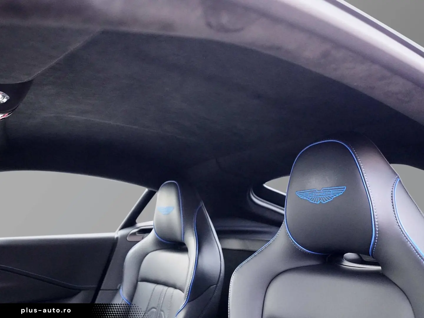 ASTON MARTIN Vantage Plasma Blue   Onyx Black
