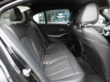 BMW 320d xDrive M-Sport FACEL. LED ACC NAVI SHZ PDC