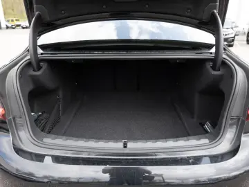 BMW 320d xDrive M-Sport FACEL. LED ACC NAVI SHZ PDC