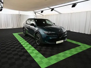 ALFA ROMEO Junior-e 54 kWh LED CARPLAY KAMERA ACC 18