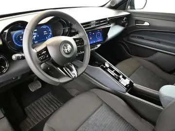 ALFA ROMEO Junior-e 54 kWh LED CARPLAY KAMERA ACC 18