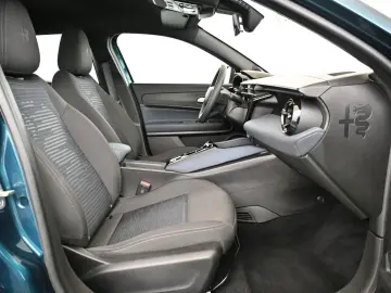 ALFA ROMEO Junior-e 54 kWh LED CARPLAY KAMERA ACC 18