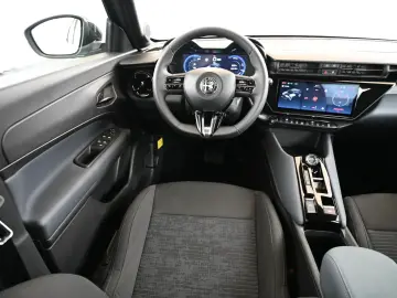 ALFA ROMEO Junior-e 54 kWh LED CARPLAY KAMERA ACC 18