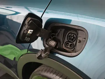 ALFA ROMEO Junior-e 54 kWh LED CARPLAY KAMERA ACC 18