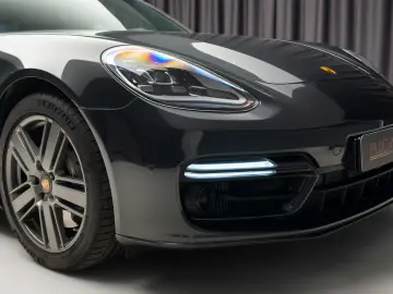 Porsche Panamera Sport Turismo 4 E-Hybrid