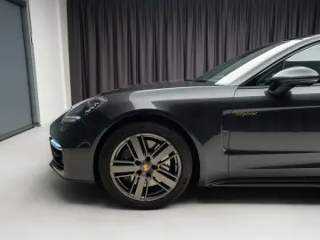 Porsche Panamera Sport Turismo 4 E-Hybrid