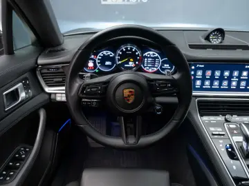 Porsche Panamera Sport Turismo 4 E-Hybrid