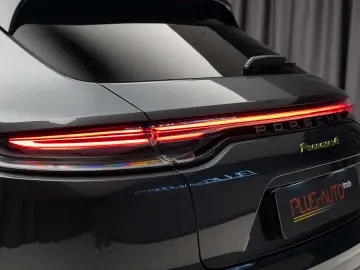 Porsche Panamera Sport Turismo 4 E-Hybrid