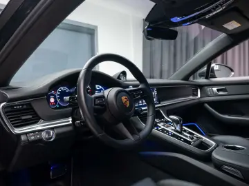 Porsche Panamera Sport Turismo 4 E-Hybrid