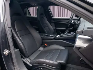 Porsche Panamera Sport Turismo 4 E-Hybrid