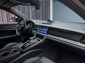 Porsche Panamera Sport Turismo 4 E-Hybrid