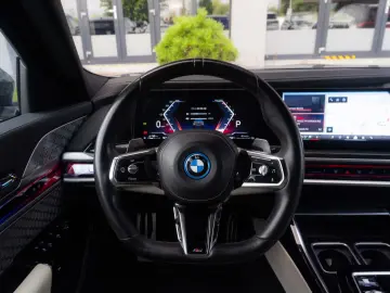 BMW 750e xDrive M Sport Pro INDIVIDUAL - LIVRARE IMEDIATA!