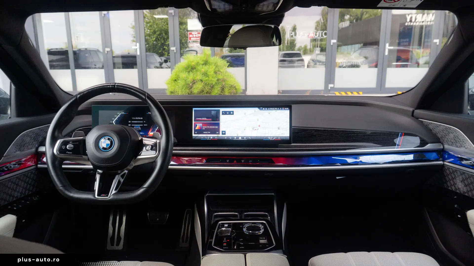 BMW 750e xDrive M Sport Pro INDIVIDUAL - LIVRARE IMEDIATA!