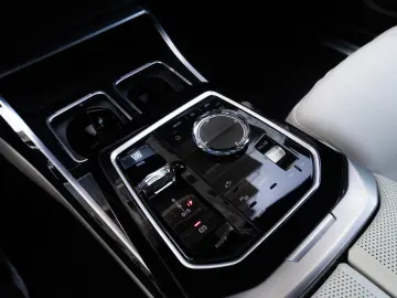 BMW 750e xDrive M Sport Pro INDIVIDUAL - LIVRARE IMEDIATA!
