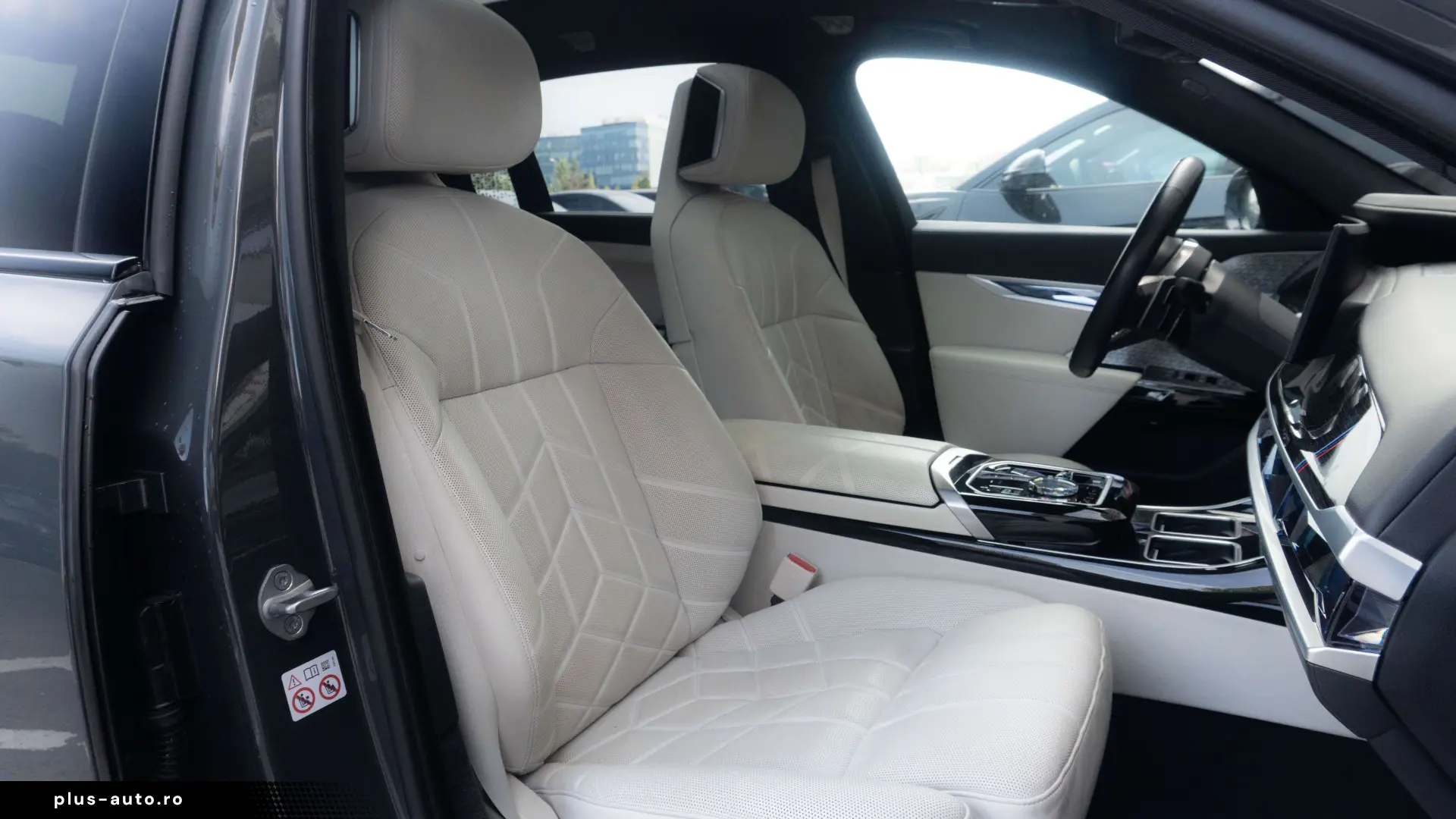 BMW 750e xDrive M Sport Pro INDIVIDUAL - LIVRARE IMEDIATA!