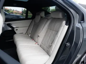 BMW 750e xDrive M Sport Pro INDIVIDUAL - LIVRARE IMEDIATA!
