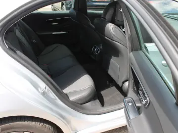 MERCEDES-BENZ C 300e Avantgarde LED AHK MBUX Kamera 8-fach
