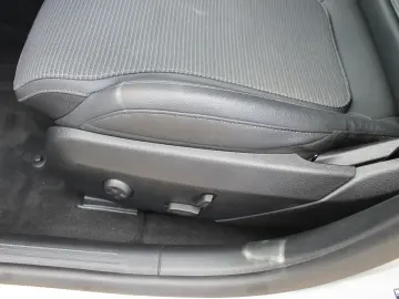 MERCEDES-BENZ C 300e Avantgarde LED AHK MBUX Kamera 8-fach