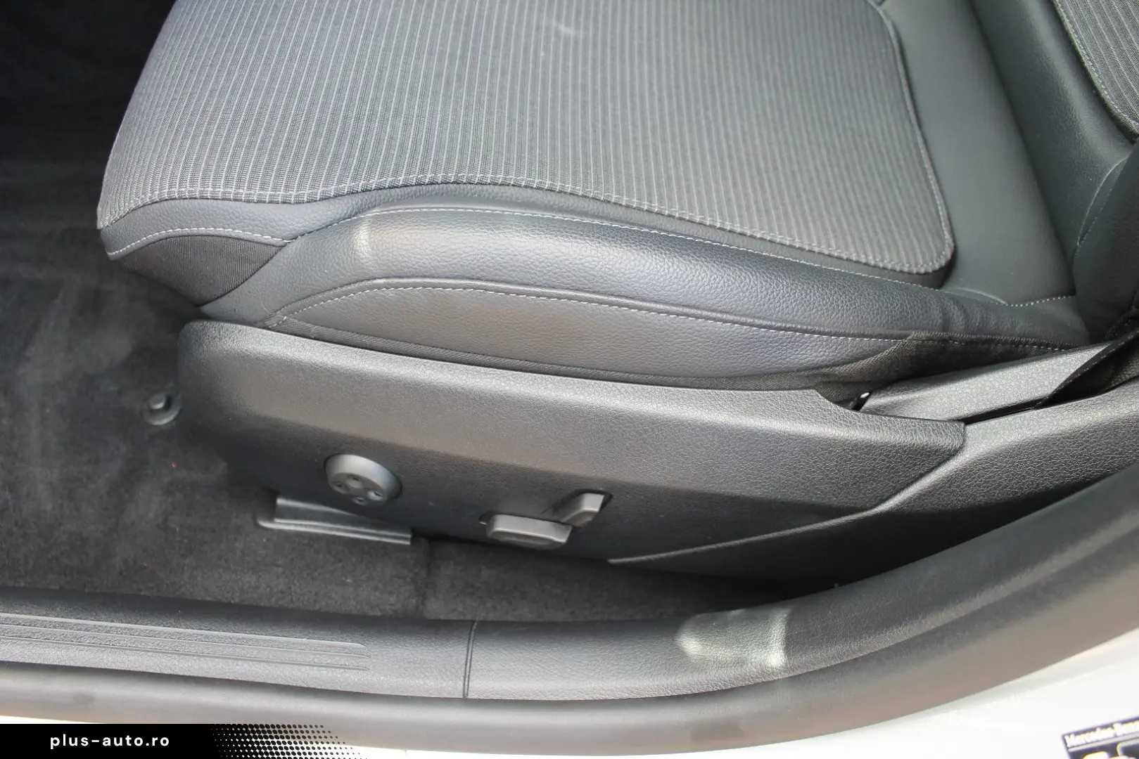 MERCEDES-BENZ C 300e Avantgarde LED AHK MBUX Kamera 8-fach