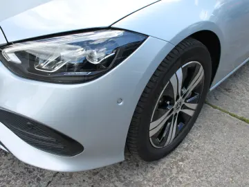 MERCEDES-BENZ C 300e Avantgarde LED AHK MBUX Kamera 8-fach