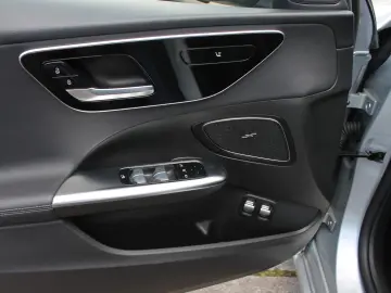 MERCEDES-BENZ C 300e Avantgarde LED AHK MBUX Kamera 8-fach