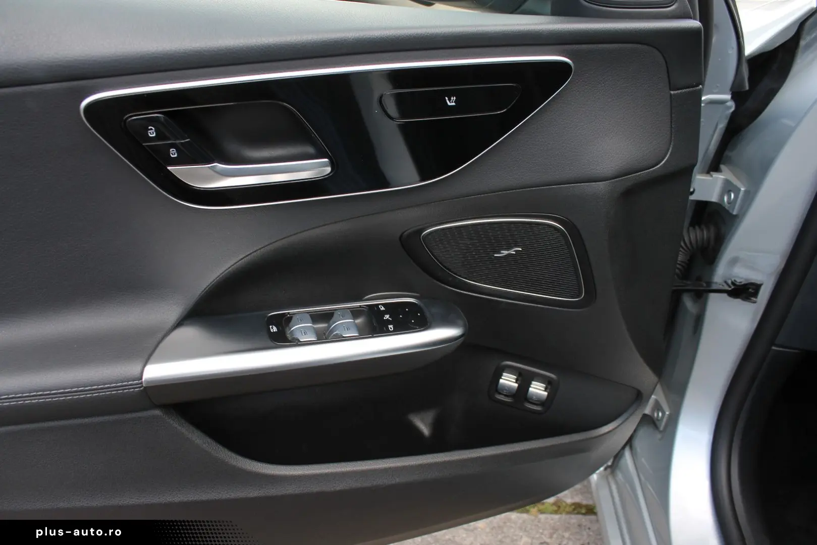 MERCEDES-BENZ C 300e Avantgarde LED AHK MBUX Kamera 8-fach