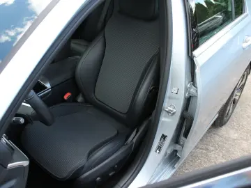 MERCEDES-BENZ C 300e Avantgarde LED AHK MBUX Kamera 8-fach