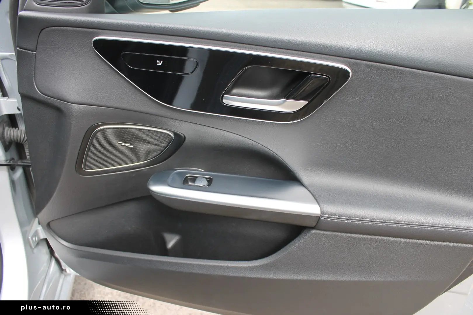 MERCEDES-BENZ C 300e Avantgarde LED AHK MBUX Kamera 8-fach