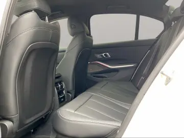 BMW 330i xDrive Limousine M Sport Navi Harman K LED