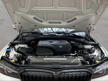 BMW 330i xDrive Limousine M Sport Navi Harman K LED