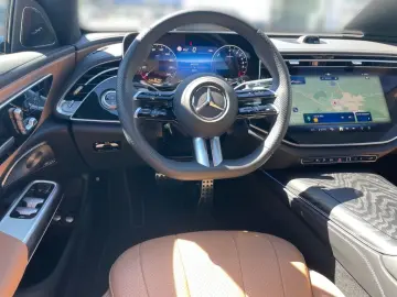 MERCEDES-BENZ E 400 e 4M AMG-ADV  SUPERSCREEN NIGHT …