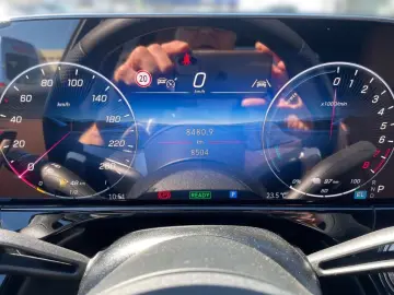 MERCEDES-BENZ E 400 e 4M AMG-ADV  SUPERSCREEN NIGHT …